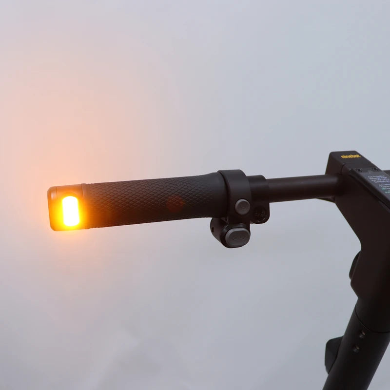 Trotinete SEGWAY Max G2 Ninebot - Elétrica, Velocidade Máx 35 km/h, Alcance de Até 70 km Trotinete SEGWAY Max G2 Ninebot - Elétrica, Velocidade Máx 35 km/h, Alcance de Até 70 km